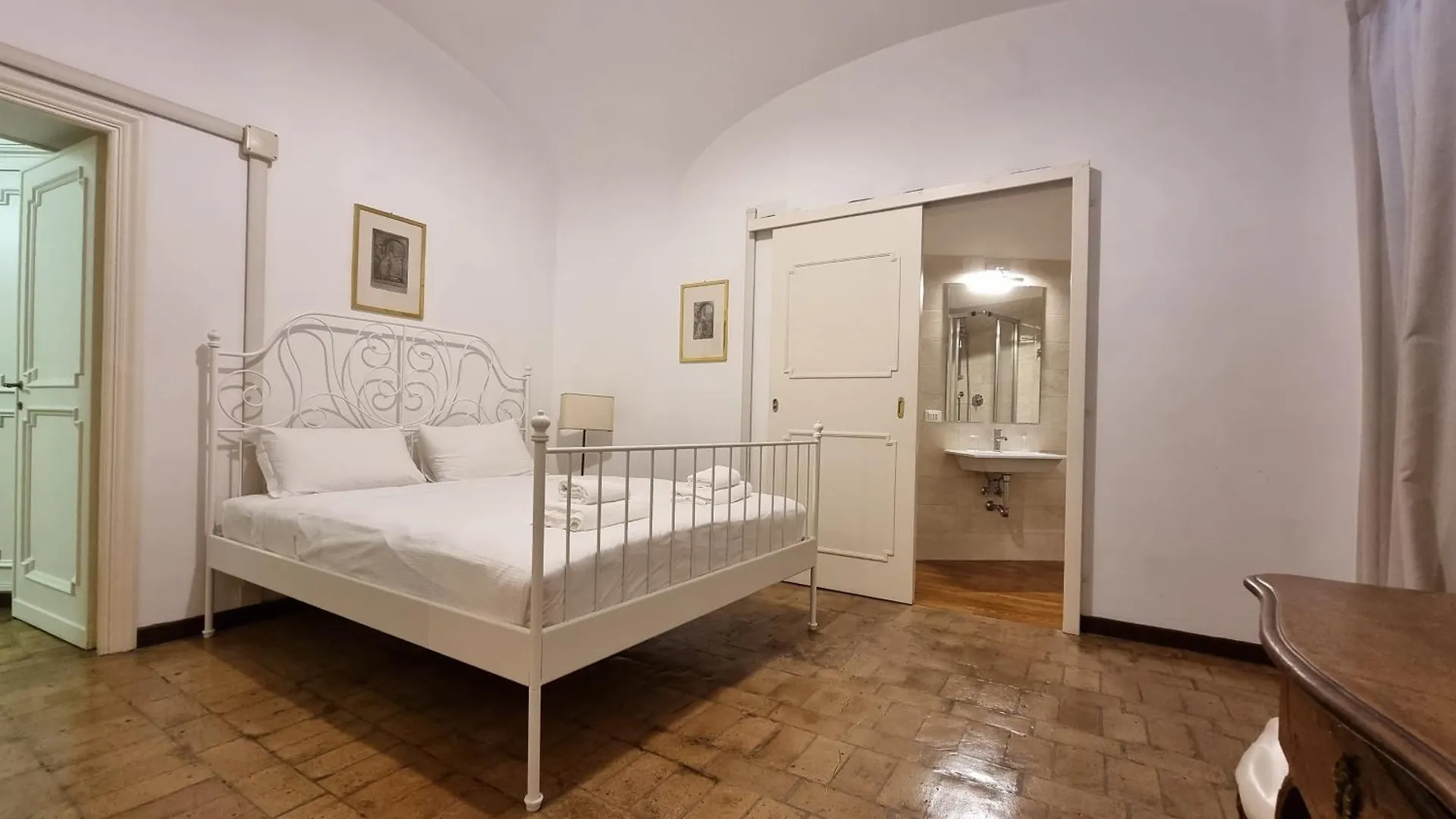 Luxury 2 Bedroom Apartment In The Heart Of Roma