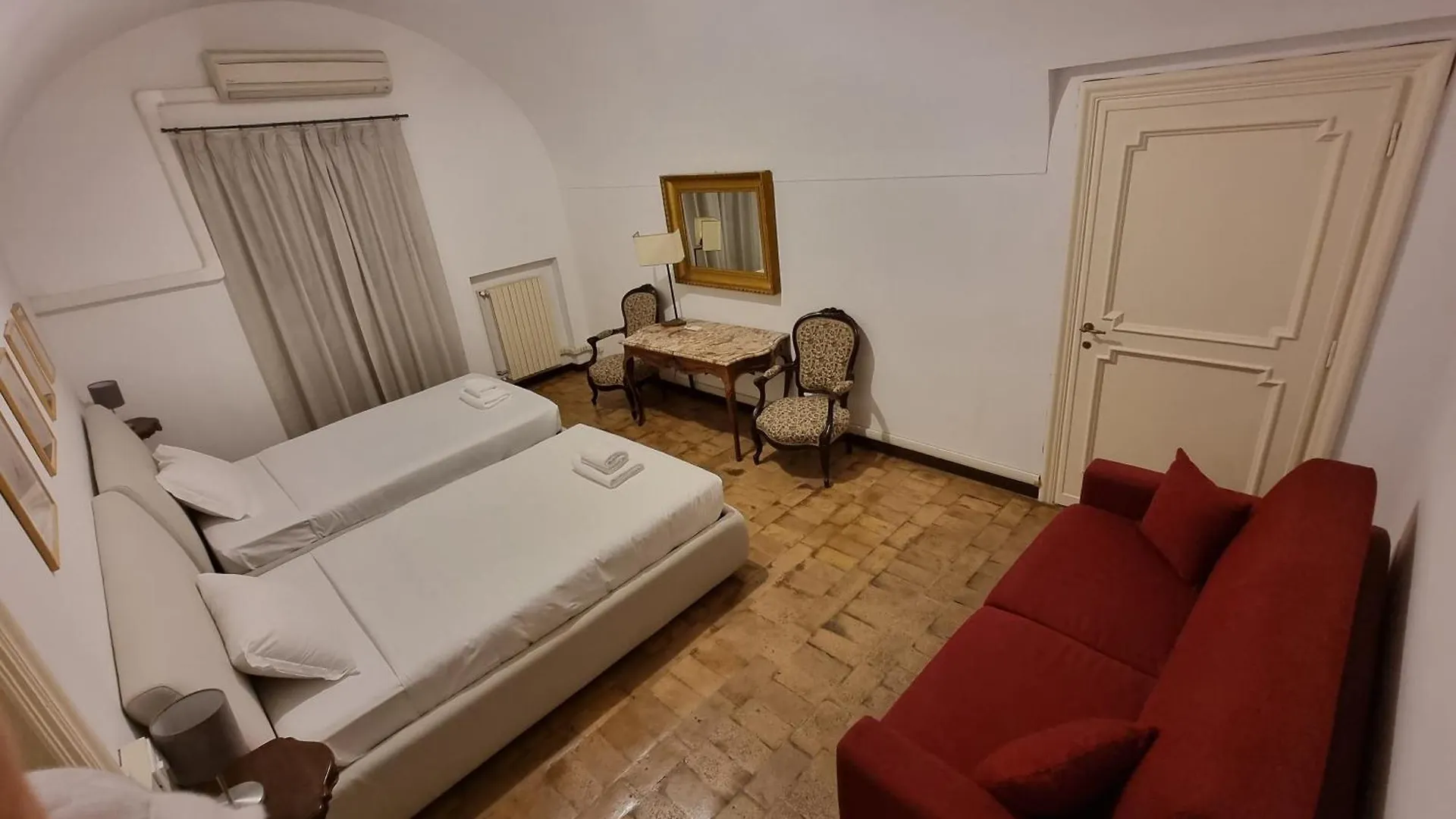 Luxury 2 Bedroom Apartment In The Heart Of Roma Italy