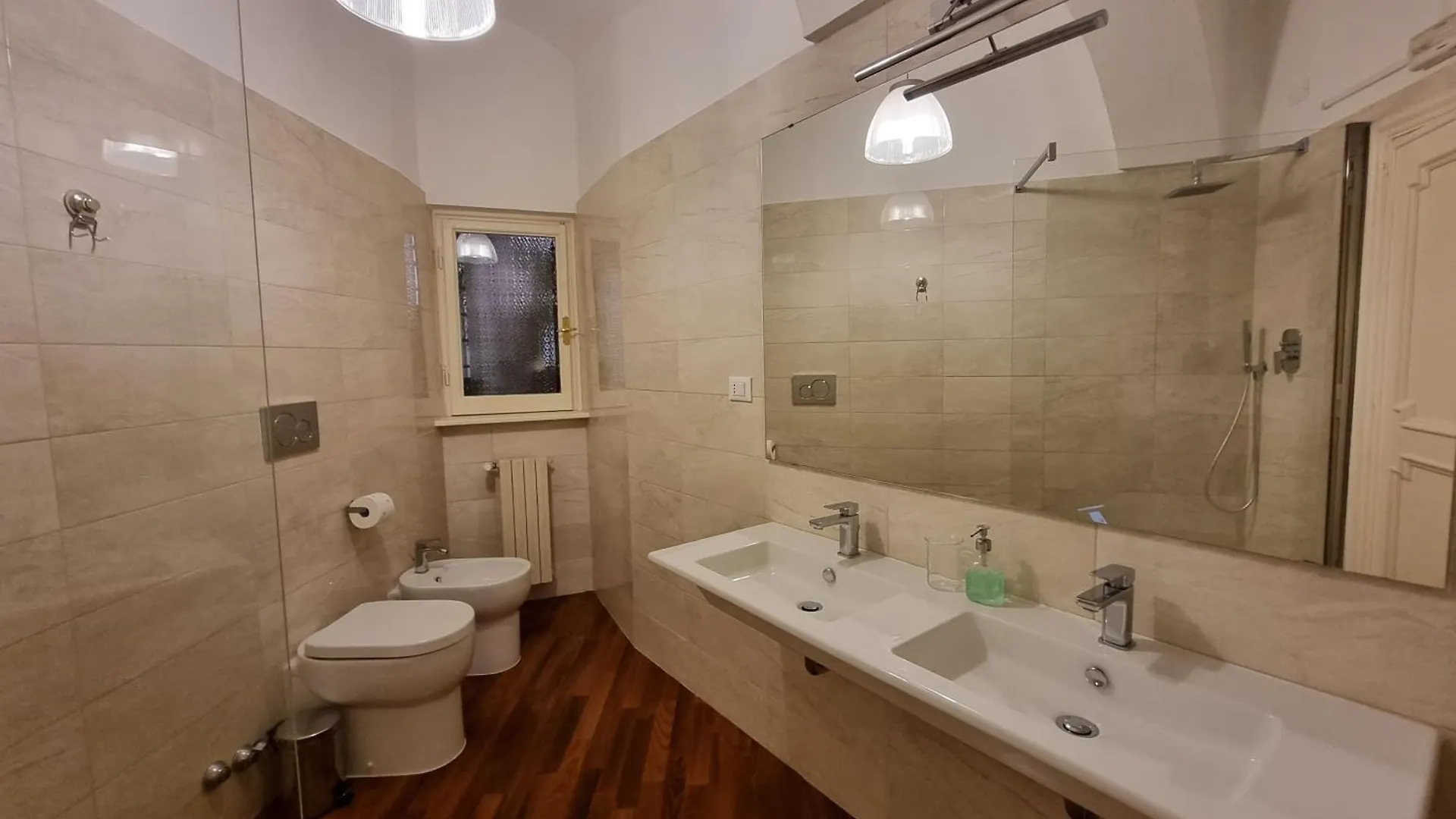 Luxury 2 Bedroom Apartment In The Heart Of Roma