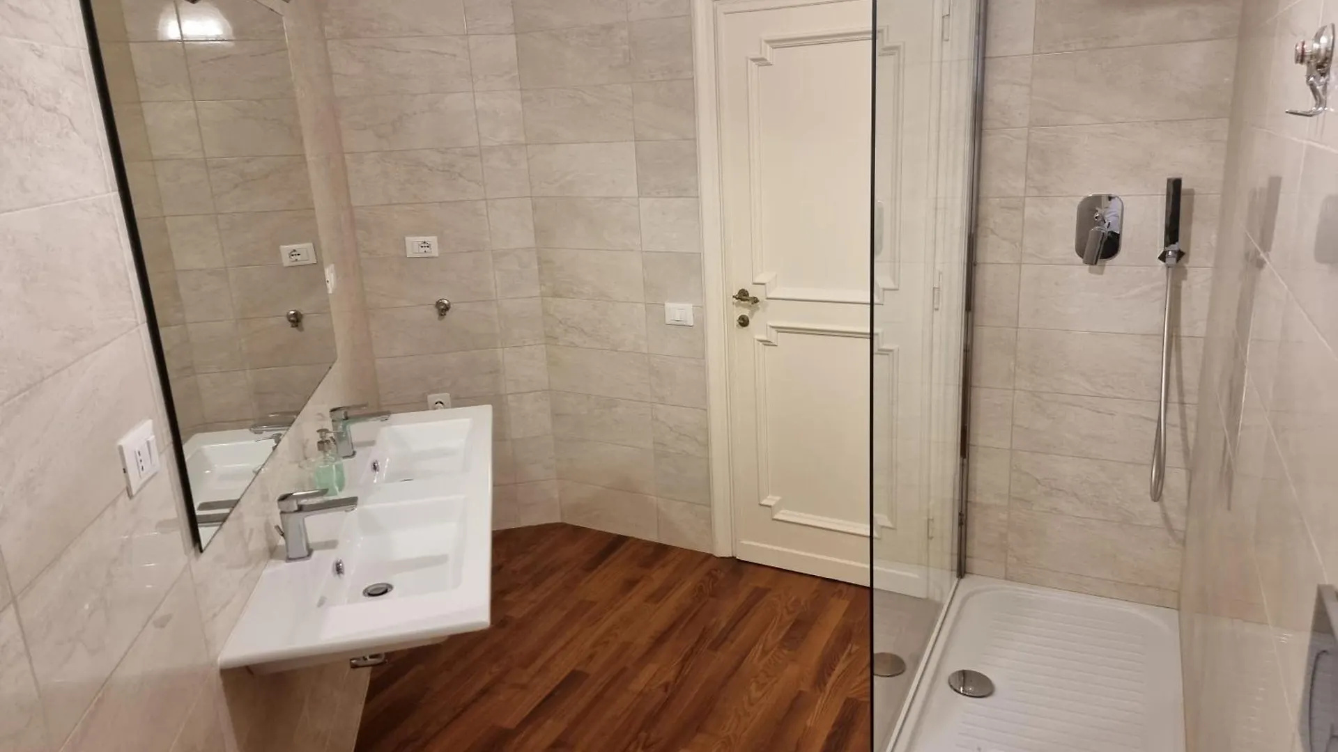 Luxury 2 Bedroom Apartment In The Heart Of Roma